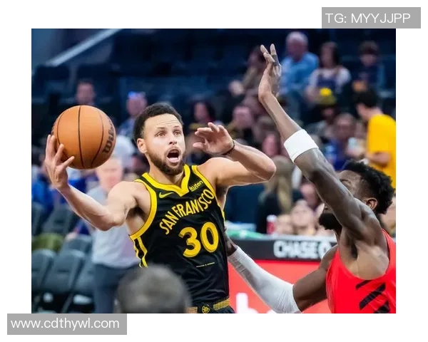 2017年NBA季后赛勇士与开拓者第四场激战回顾与精彩瞬间分析