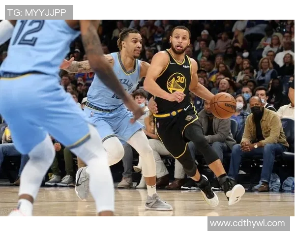 勇士与篮网第三节精彩对决回顾2018赛季的激烈瞬间与战术较量 勇士与篮网第三节精彩对决回顾2018赛季的激烈瞬间与战术较量