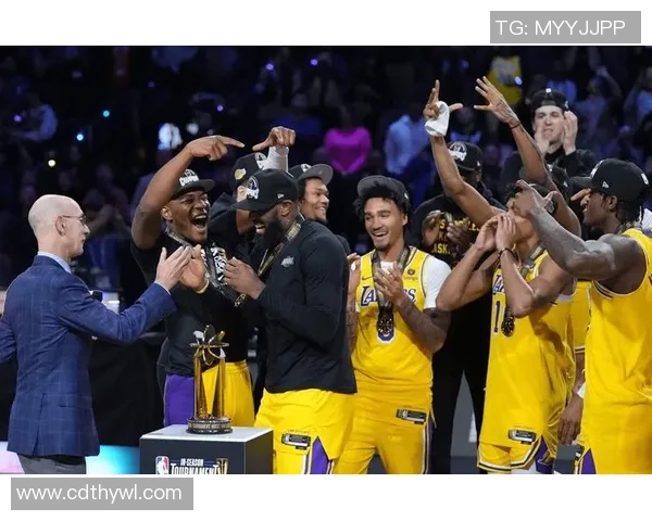 湖人对阵步行者精彩回放11月30日比赛全程回顾与分析 湖人对阵步行者精彩回放11月30日比赛全程回顾与分析