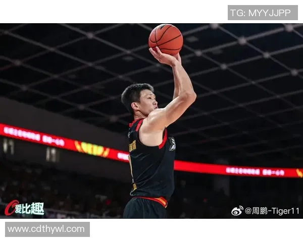 周鹏:外界对广东队的点评太高 咱们应该从天上落地了 周鹏:外界对广东队的点评太高 咱们应该从天上落地了